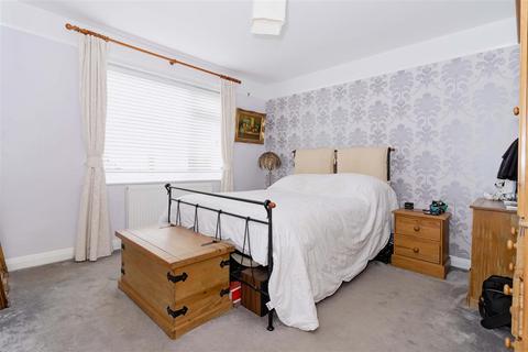28 Chesham Close, Goring By Sea, Worthing, BN12 4BJ