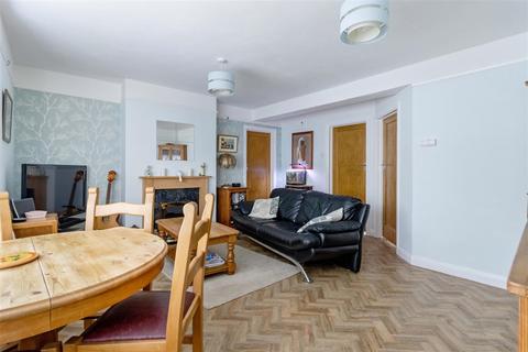 28 Chesham Close, Goring By Sea, Worthing, BN12 4BJ