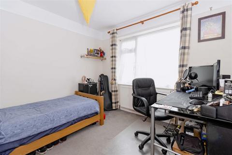 28 Chesham Close, Goring By Sea, Worthing, BN12 4BJ