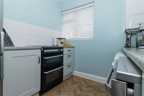 28 Chesham Close, Goring By Sea, Worthing, BN12 4BJ