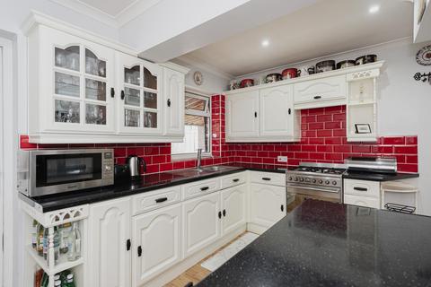 12 Limecroft Close, Epsom, KT19 9RE