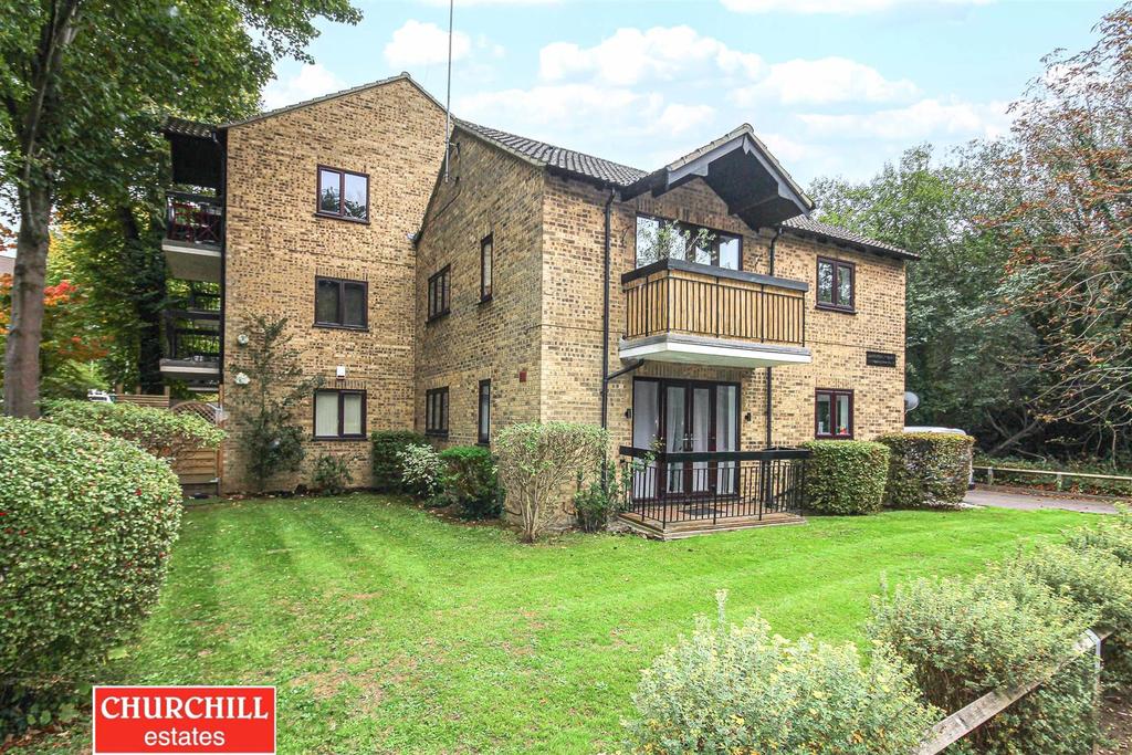 Bancroft Court, Epping New Road... 1 bed flat £1,250 pcm (£288 pw)