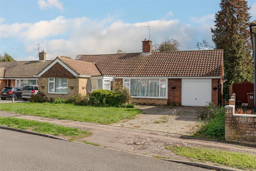 Benhams Drive, Horley 4 bed bungalow for sale £600,000