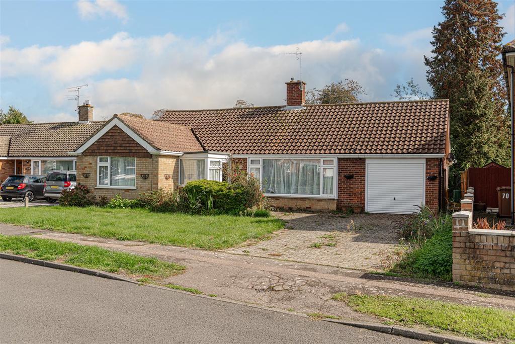 Benhams Drive, Horley 4 bed bungalow - £600,000