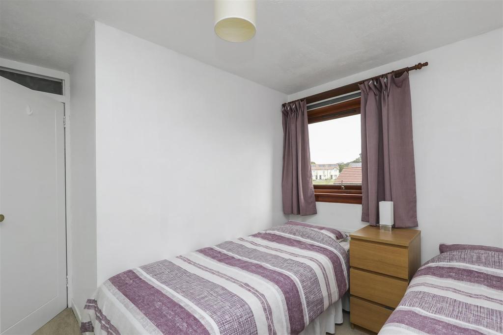39 Concorde Way3.jpg