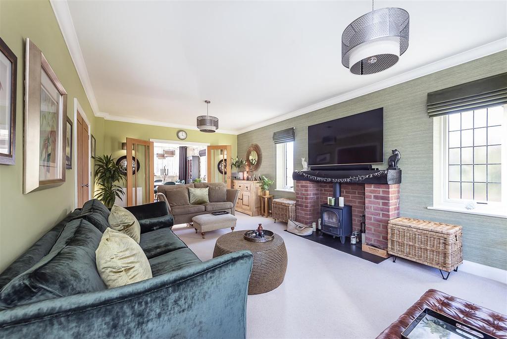 Grasmere Avenue, Harpenden 5 bed detached house £2,000,000