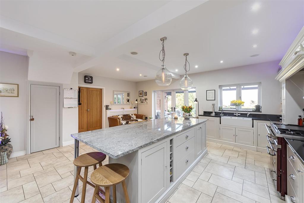 Grasmere Avenue, Harpenden 5 bed detached house £2,000,000