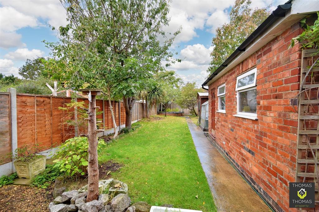 Wellsprings Road, Longlevens 4 bed semidetached house for sale £375,000