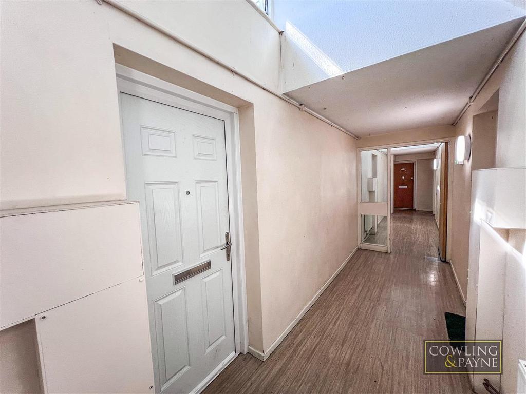 EEC6 B420-6590-42 FA-A826-20 F9684 D41 ED.jpg new door.