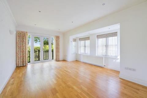 2b The Oval, Banstead, SM7 2QY