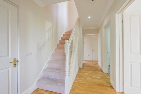 2b The Oval, Banstead, SM7 2QY