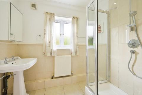 2b The Oval, Banstead, SM7 2QY