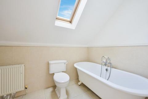 2b The Oval, Banstead, SM7 2QY