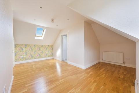 2b The Oval, Banstead, SM7 2QY