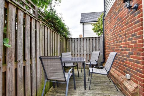 2 bedroom apartment for sale - Badger Way, Camber, Rye