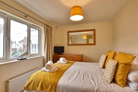 2 bedroom apartment for sale - Badger Way, Camber, Rye