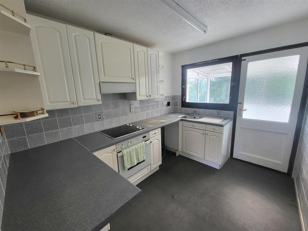 Mayfield Acres, KILGETTY, Pembrokeshire. SA68 3 bed bungalow for sale