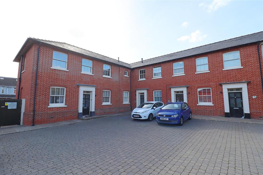 Old St. Michaels Drive, Braintree 1 bed apartment £950 pcm (£219 pw)