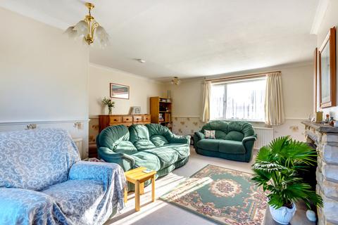 4 bedroom semi-detached house for sale - Britten Close, Tonbridge, TN10