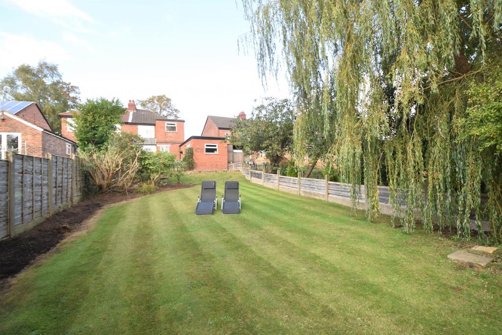 Barnfield, Urmston, M41 3 bed semidetached house for sale £450,000