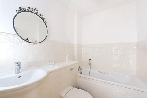 39 Bernardines Way, Buckingham, MK18 1BF