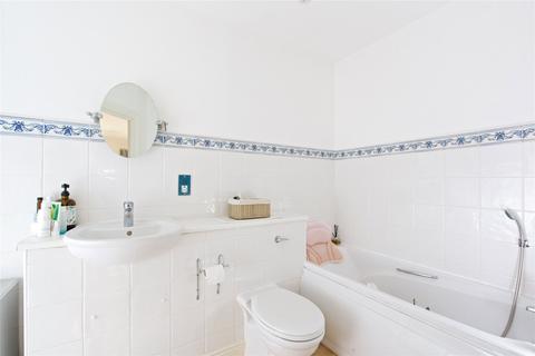 39 Bernardines Way, Buckingham, MK18 1BF