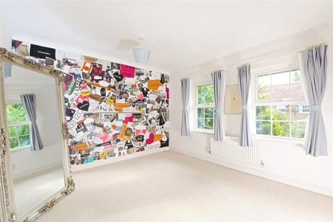 39 Bernardines Way, Buckingham, MK18 1BF