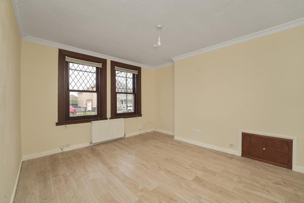 35 Mansfield Avenue, Newtongrange, 2 bed flat £130,000
