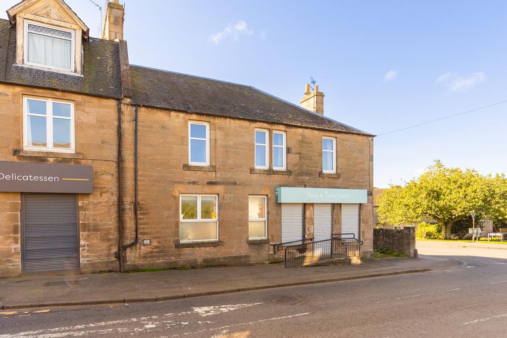 14 Main Street, Winchburgh, EH52 6RT 3 bed flat £95,000