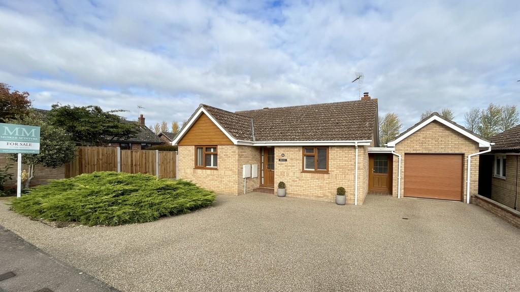 Dukes Drive, Halesworth 2 bed detached bungalow for sale £395,000
