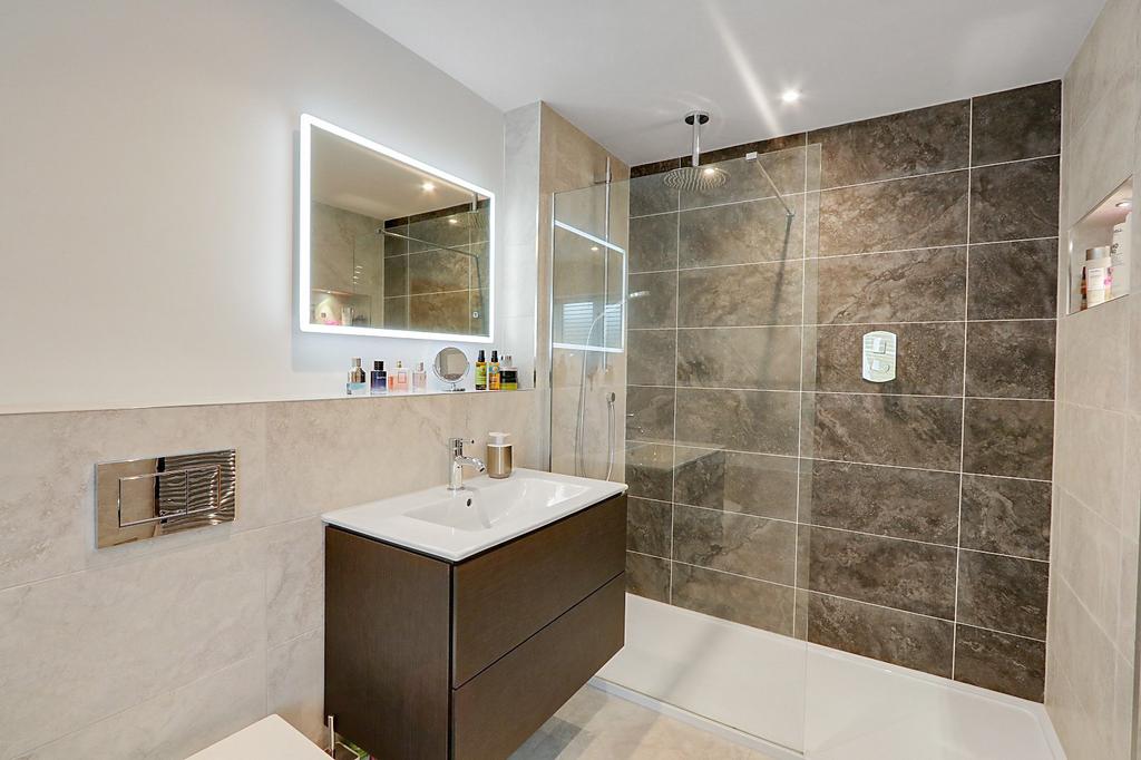 Bedroom 1 En-suite