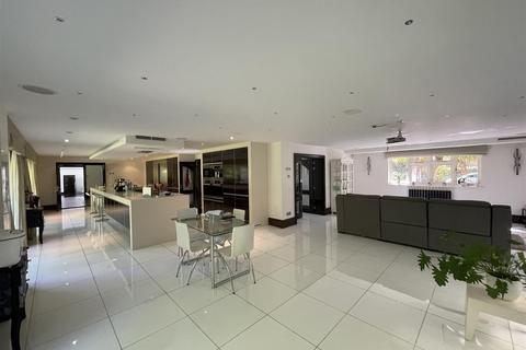 The White House Coombe Park, Kingston Upon Thames, KT2 7JD