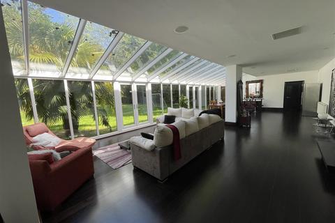 The White House Coombe Park, Kingston Upon Thames, KT2 7JD