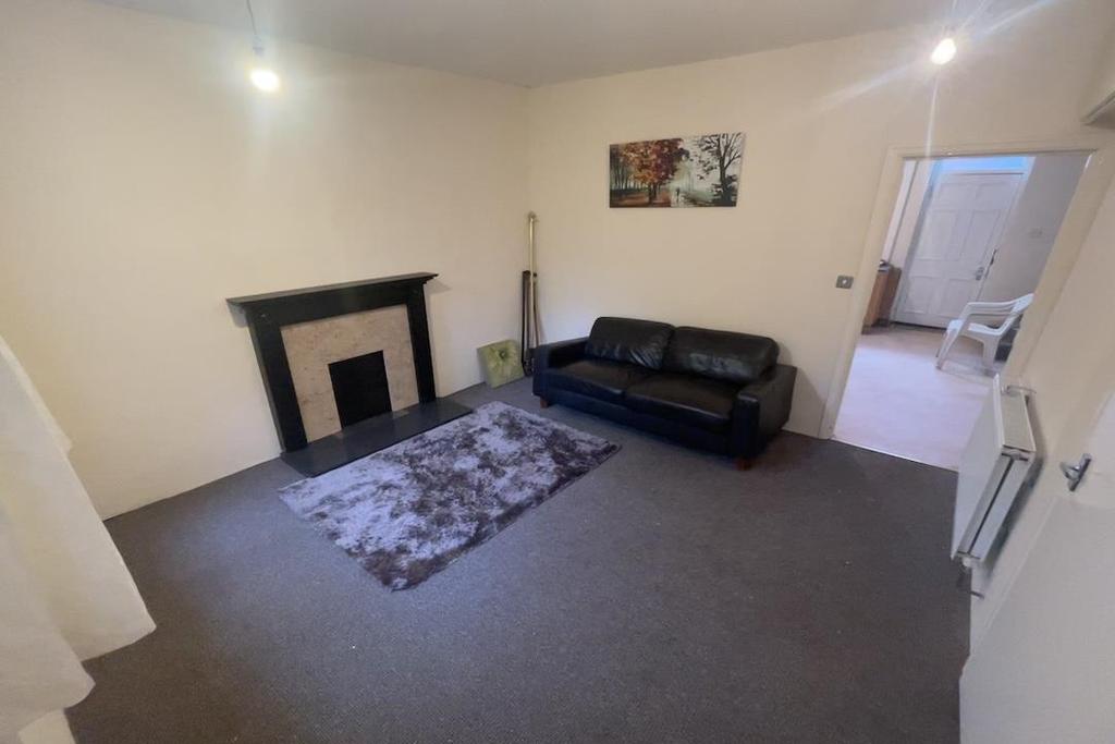 Eastgate South, Driffield 3 bed detached house £50,000