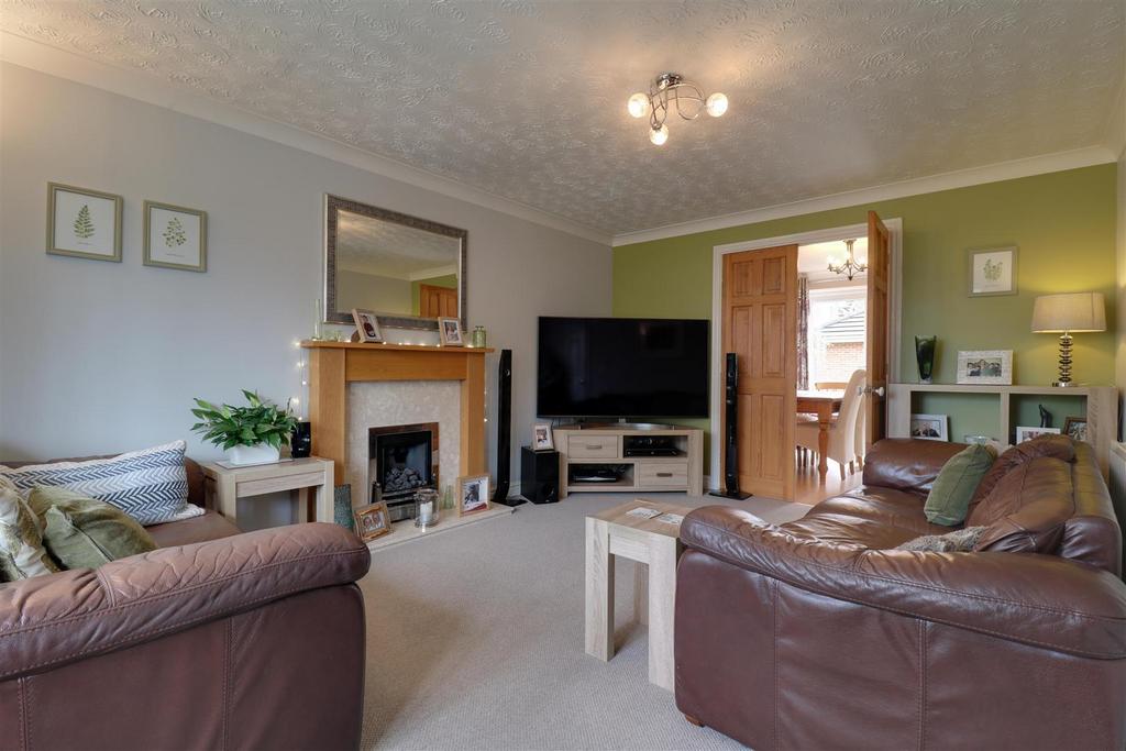 Poppyfields, Alsager 4 bed detached house for sale £377,000