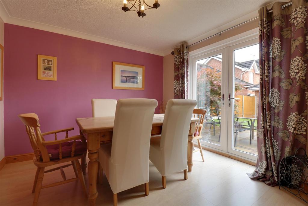 Poppyfields, Alsager 4 bed detached house for sale £377,000