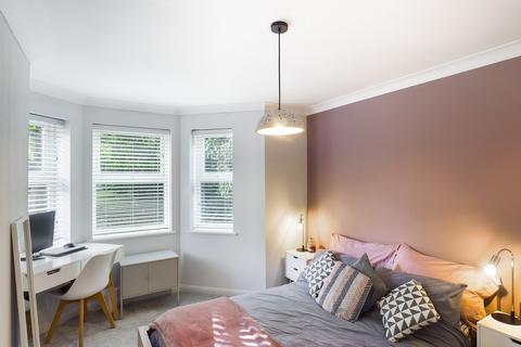 1 bedroom maisonette for sale, Findon Court, Spinney Hill, Addlestone, Surrey, KT15