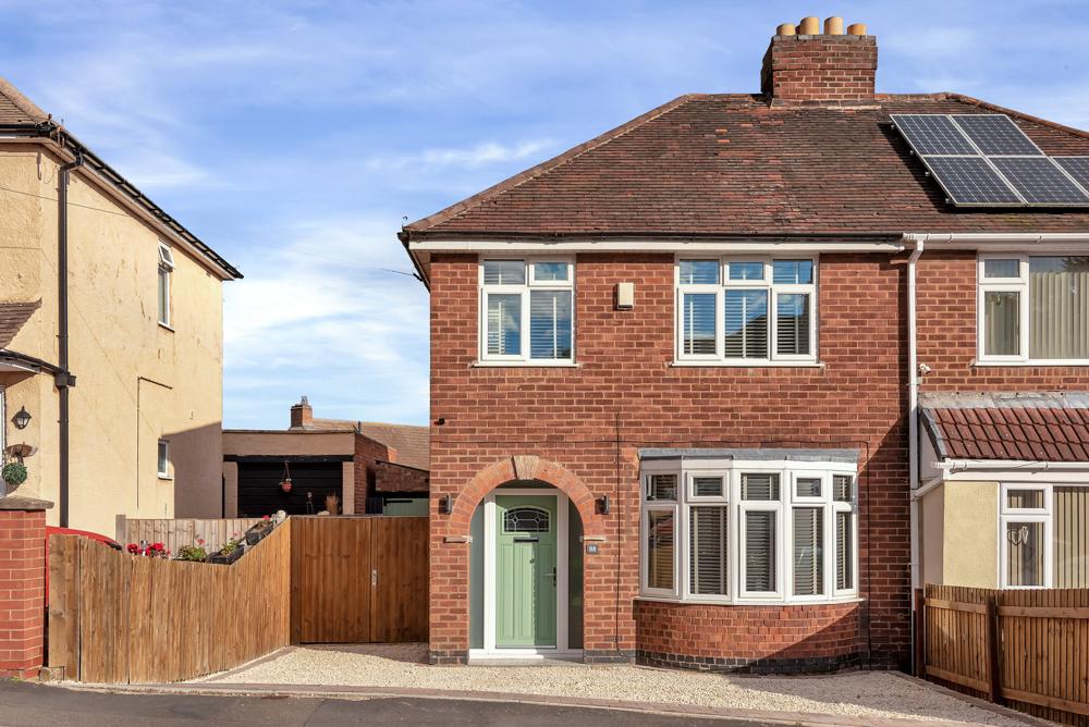 Dorothy Avenue, Melton Mowbray, LE13 3 bed semidetached house £240,000