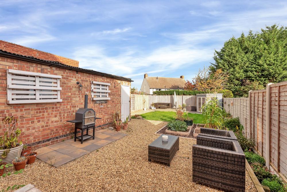 Dorothy Avenue, Melton Mowbray, LE13 3 bed semidetached house £240,000