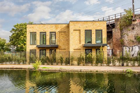 82 Rhodeswell Road, London, E14 7TL