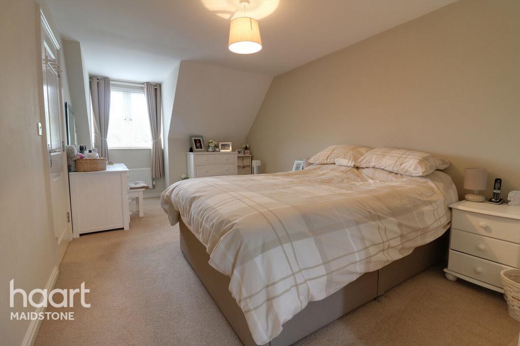 Roman Way, Maidstone 3 bed end of terrace house £350,000