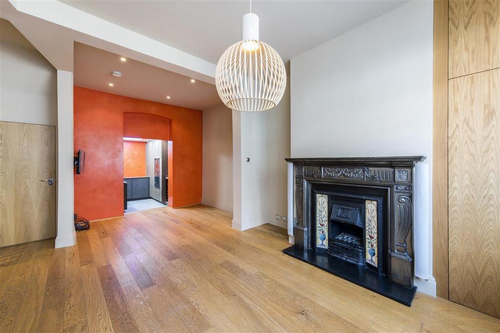 New End, Hampstead, London, NW3 3 bed detached house £7,800 pcm (£