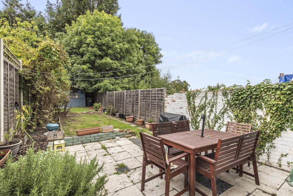 Croft Road, Bromley 2 bed terraced house £500,000