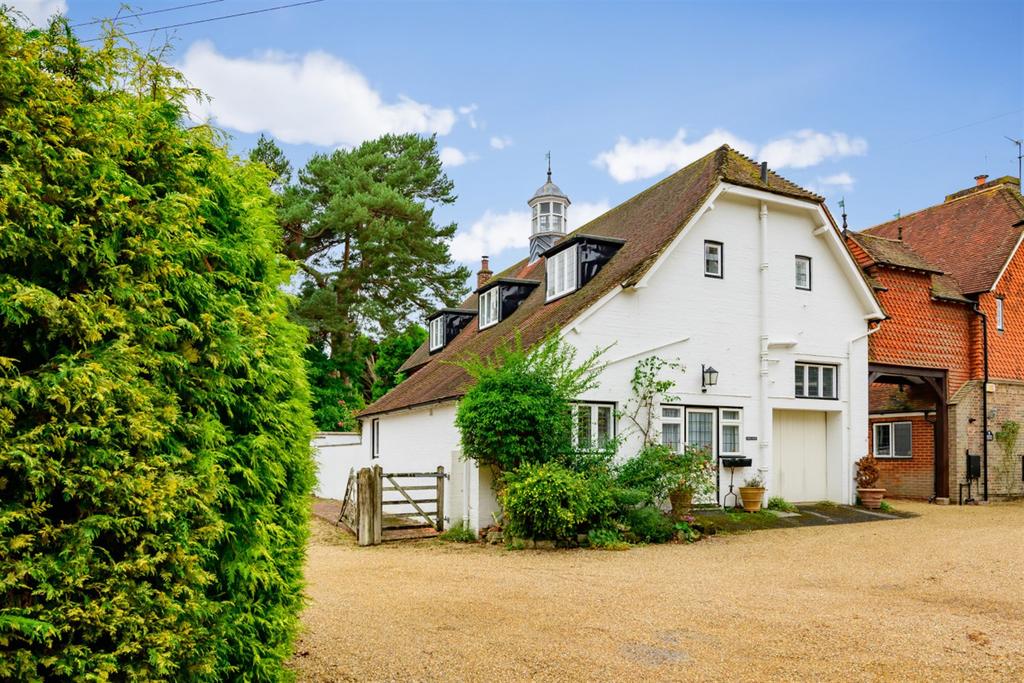 Old Place, Lindfield, Haywards Heath, RH16 3 bed semidetached house