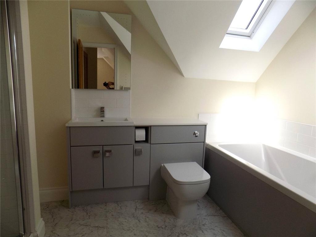 Ensuite to Bed 1