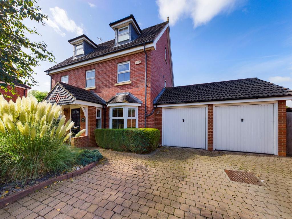 Swift Close, Grange Park, Northampton NN4 5AZ 5 bed detached house for