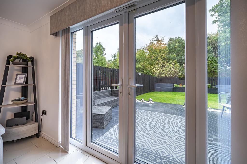 113 Red Deer Road, Cambuslang... 3 bed semidetached villa £199,999