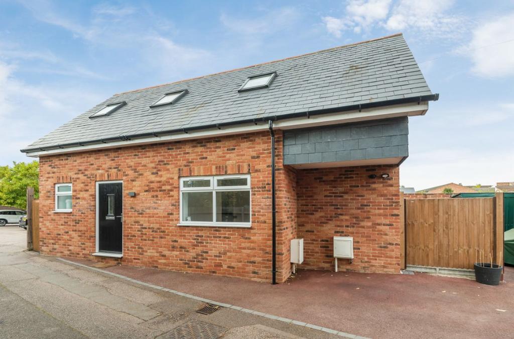 Margetts Road, Kempston, Bedford 2 bed detached house for sale £275,000