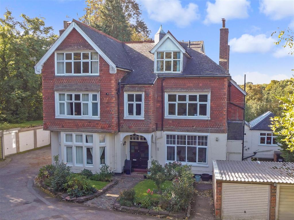 Sandhurst Road, Tunbridge Wells, Kent Studio £140,000