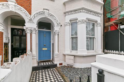5 bedroom terraced house for sale - Broomwood Road,  SW11